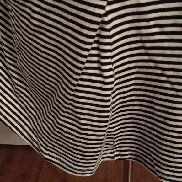 Very Flattering modified peplum tee 26/28 close out sale 🎉 - Picture 3 of 8